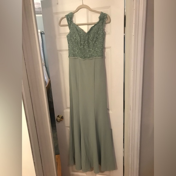 Sage green .. size 0 .. never been worn - Picture 2 of 3